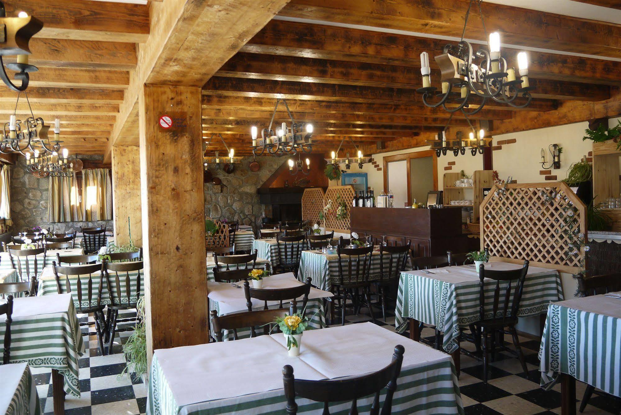 Hotel L'Oustalet Font-Romeu-Odeillo-Via Bagian luar foto
